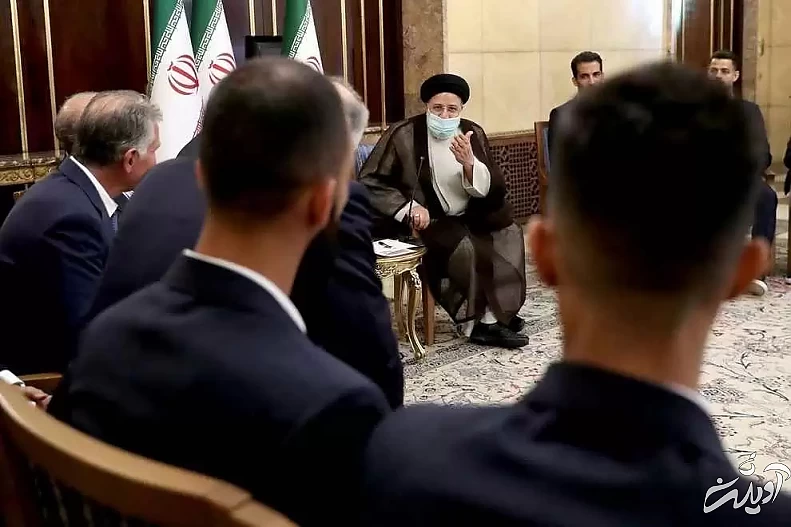 تصاویر - بدرقه ملی پوشان فوتبال با حضور رئیسی